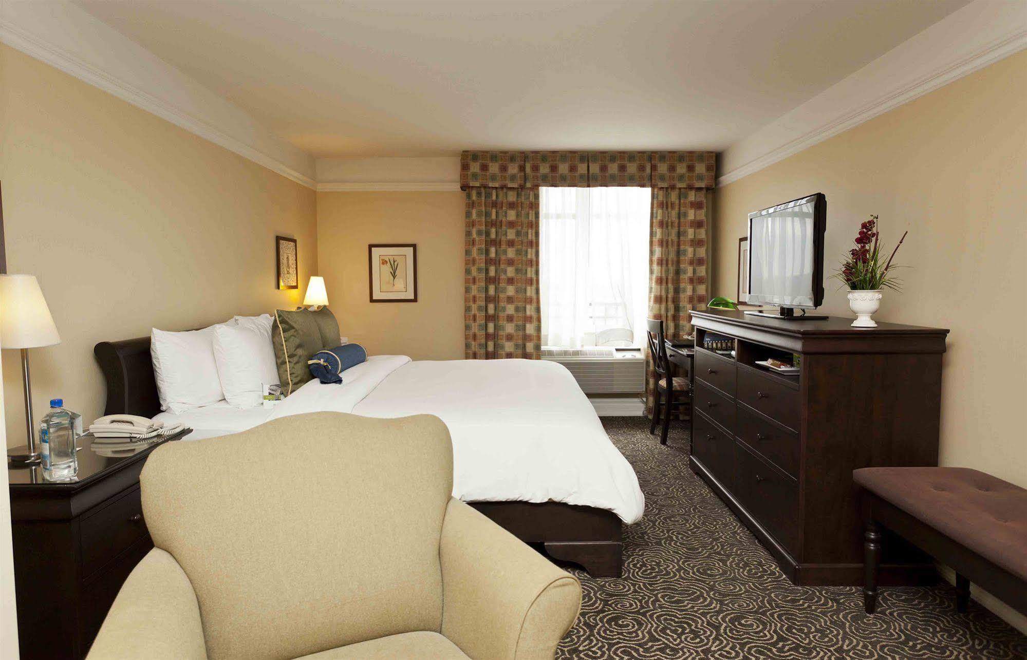 Le St-Martin Hotel & Suites Laval Zewnętrze zdjęcie